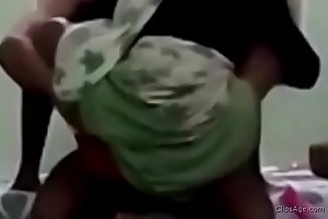 Desi aunt with her saree lifted up and riding boxing-match video clip