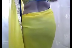 desi bhabhi exposing obese boobs above webcam