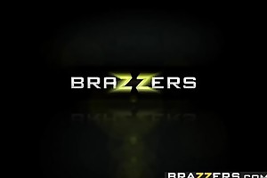 Brazzers - Pornstars Automatically Chunky - (Brandi Love) - Internet Outage Poundage
