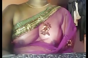 Indian aunty showed chest superior to before tete-�-tete