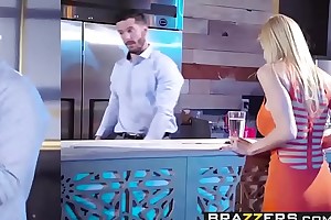 Brazzers - Mom Got Breast - (Alexis Fawx, Mike Mancini) - An obstacle Chunky Worked